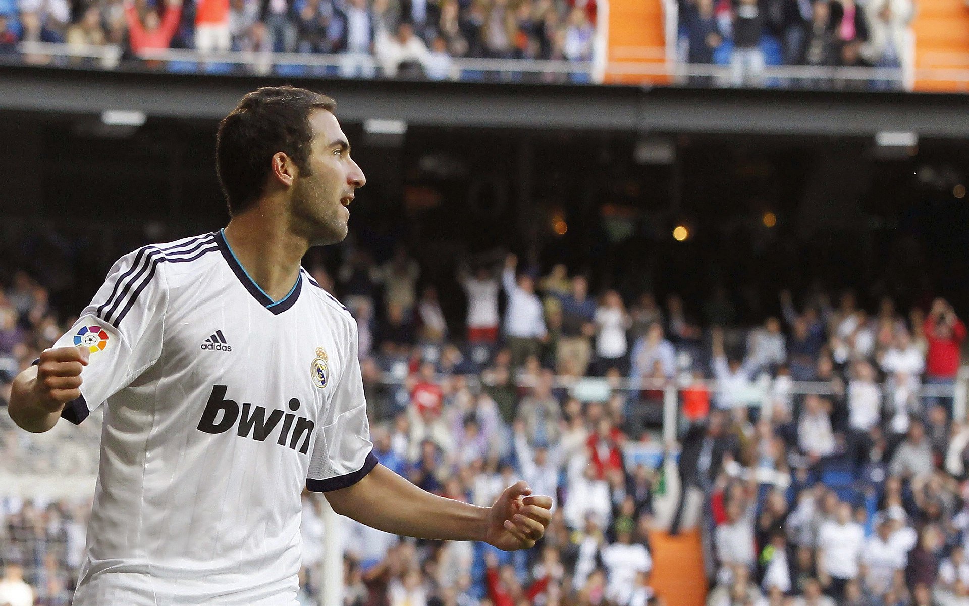 高尔持续为袋鼠队创造得分机会，成为球队新核心，高尔夫袋鼠男装简介